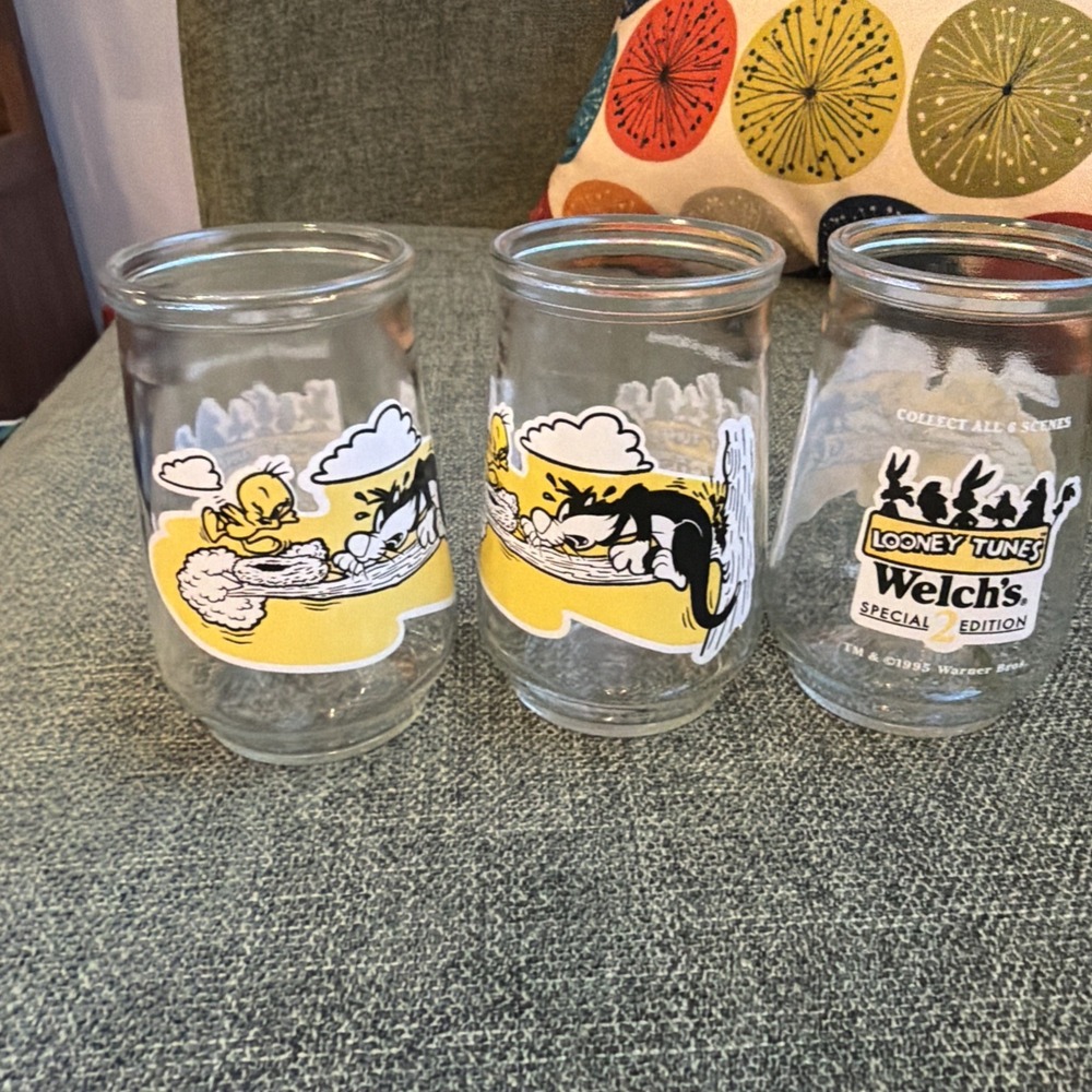 Welch's Looney Tunes Special Edition Jelly Glasses Lot of 3 Tweety Sylvester